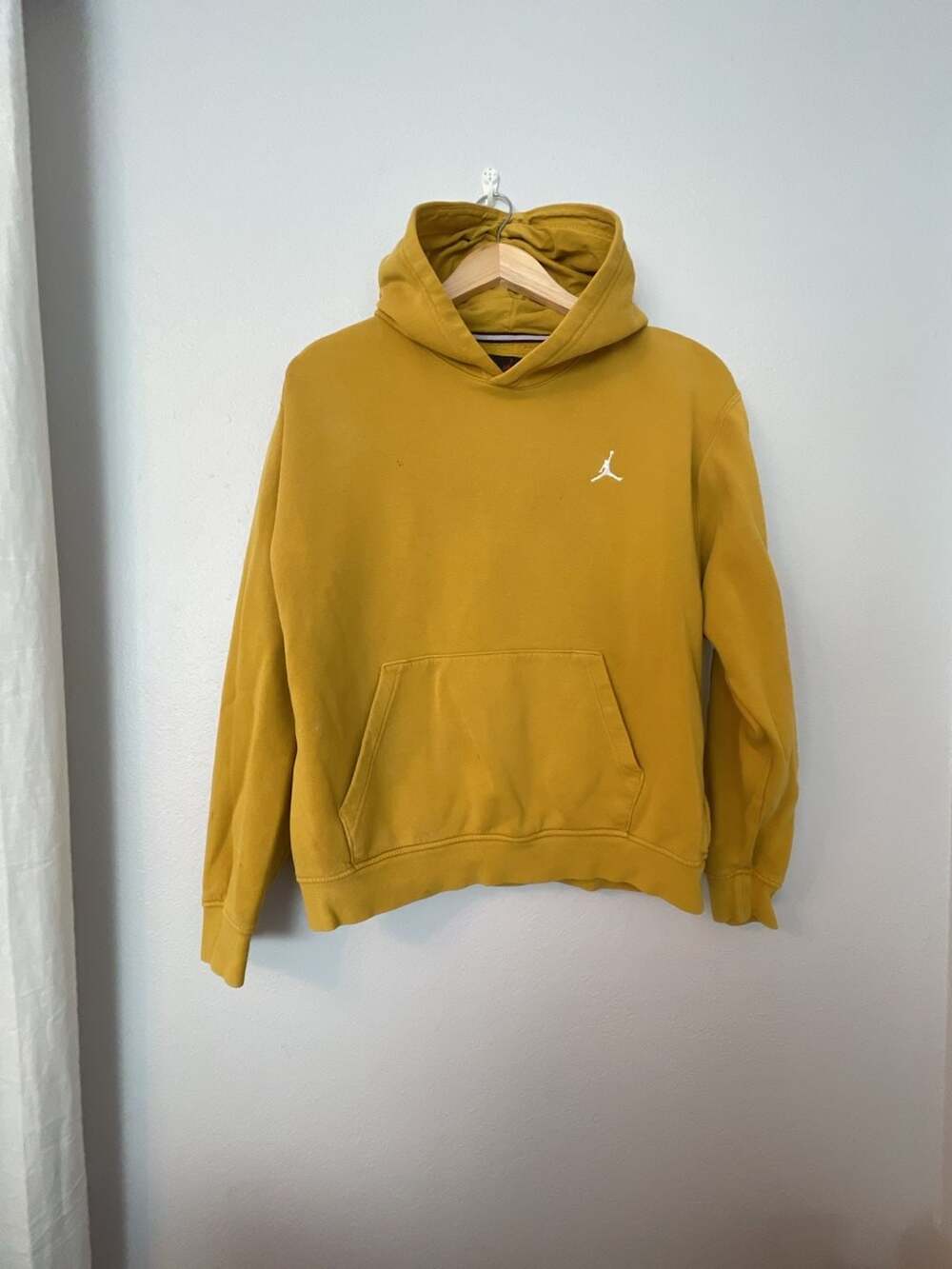 Jordan Brooklyn Fleece Pullover Hoodie in Yellow Ochre
Size M
Street wear